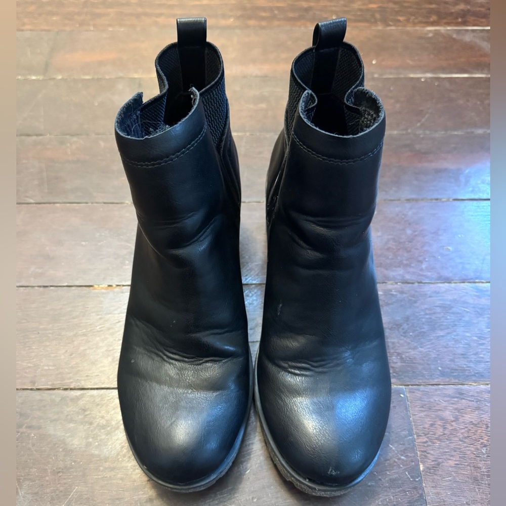 Korks Boots Black 

Size 6